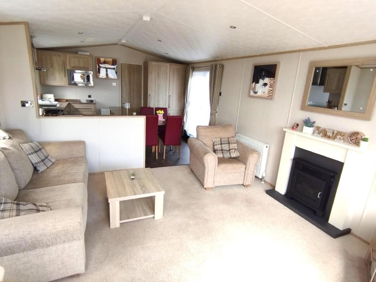 Sand Le Mere Holiday Village Caravan Hire Tunstall  Экстерьер фото