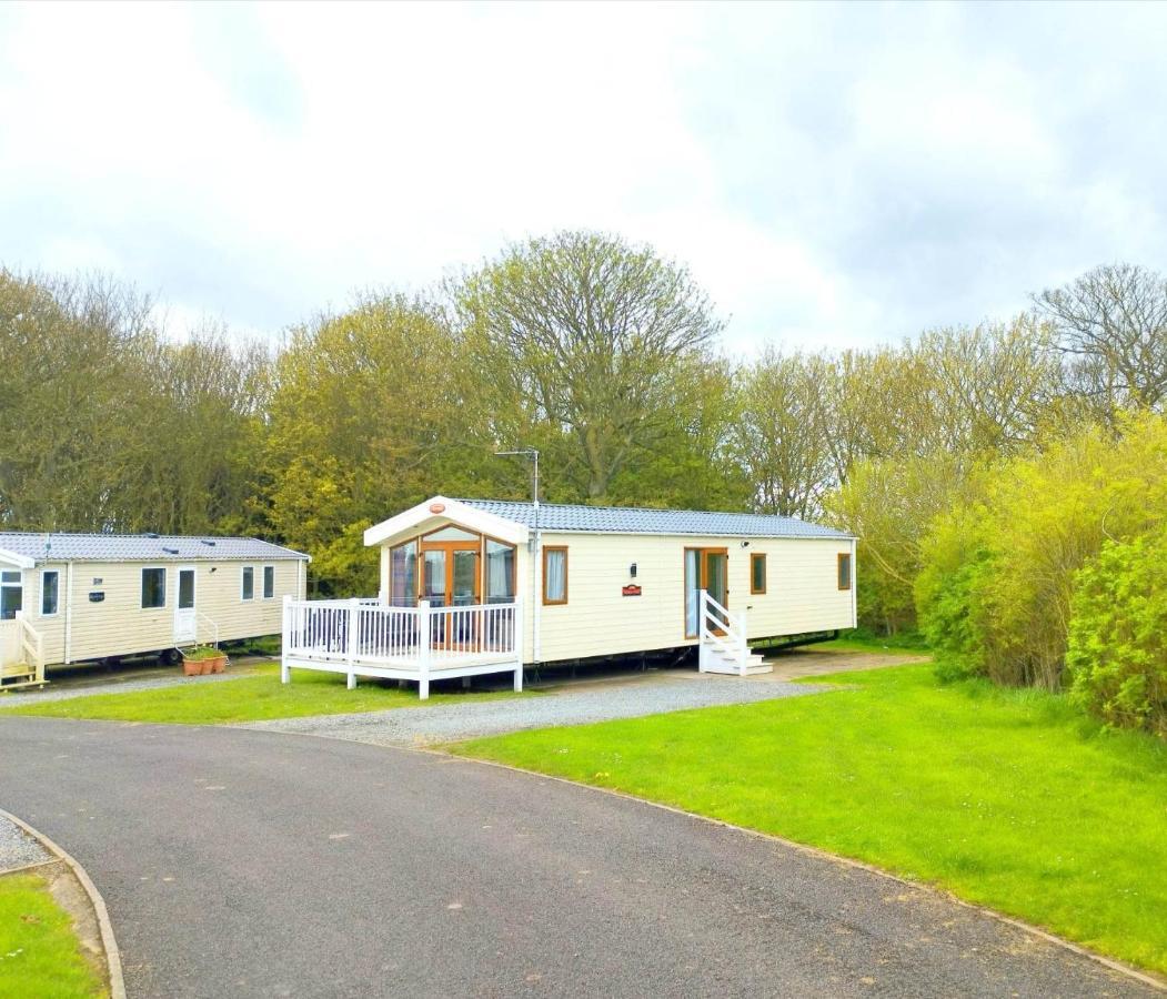 Sand Le Mere Holiday Village Caravan Hire Tunstall  Экстерьер фото