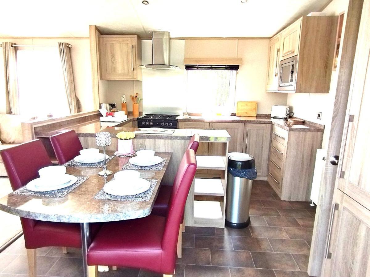 Sand Le Mere Holiday Village Caravan Hire Tunstall  Экстерьер фото