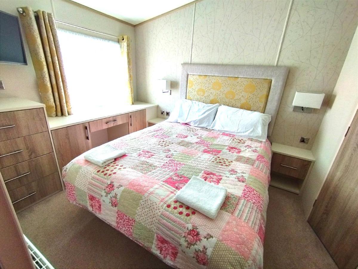 Sand Le Mere Holiday Village Caravan Hire Tunstall  Экстерьер фото